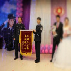 新娘为让新郎重拾自信戒除毒瘾 戒毒所内举行特殊婚礼