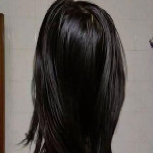 男生因长发被学校“请出” 对峙3月剪发返校