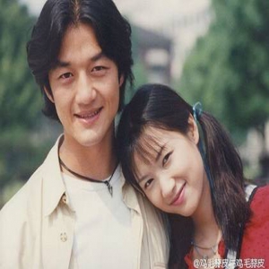 徐静蕾晒《将爱》青涩照 李亚鹏长发阳光帅气