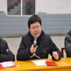 “初中生卖淫案”辞职校长：靠学校一方解决不了问题