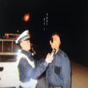 成都交警执勤遇车祸牺牲 倒地瞬间推开同车协警