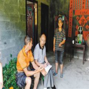 汪绯：扶贫智多星 一个月写出12万字《扶贫纪实》