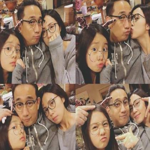 高颜值！一家人亲子装合影 多多像极了妈妈