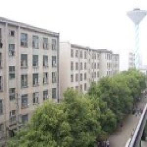 湖南农大一女生坠亡 媒体称因生活费与家人争执