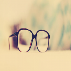 网传眼球操能治500度近视 专家：没用！不用再转