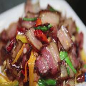 那一口下去满嘴生津、齿颊留香的美味，承载着他怎样的回忆和憧憬丨解码中国