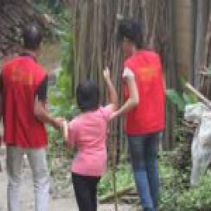 身高113厘米骨折30多次 “玻璃女孩”微雕刻画人生