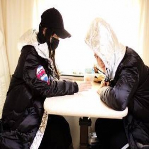 Angelababy探班黄晓明 甜蜜互动闪瞎众人(图)