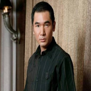 幸福！与家人迪士尼游玩 方中信贴心护孩子