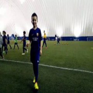 新疆8岁少年进入巴萨青训营 父亲：最大心愿他能进国足