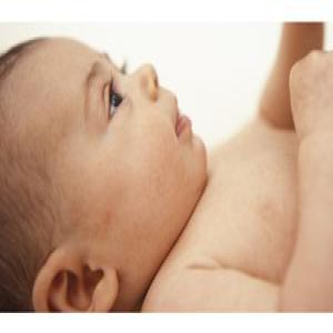 双语：英国通过法案允许“三个人生孩子”