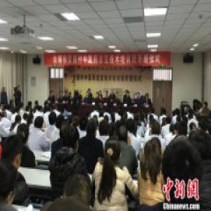 甘肃白银启动万名人才扶贫 提升村医水准防因病致贫