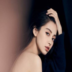 怀孕Baby晒玉背 百亿阔太熊黛林秀内衣