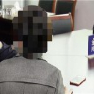 女子回家晚抢不到车位 买涂料自己划次日再抹掉