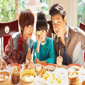 贝儿鲍蕾合照大长腿吸睛 读国际学校显超模范