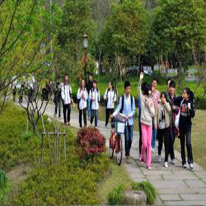 中小学生研学旅行将推开：贫困家庭要减免费用