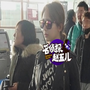 杨紫给男粉批量签名 还特意叮嘱不许卖只能送