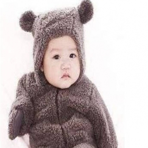 继承钟丽缇高颜值！考拉童年照光头也萌翻(图)