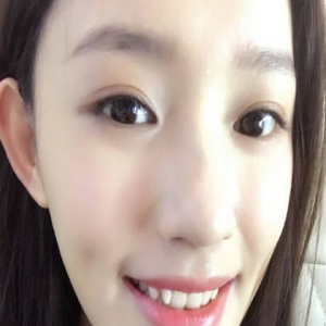 95后新一代“星女郎”林允完美亮相 网友：变样了？