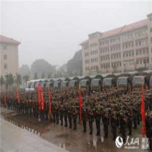 驻鄂武警水电部队野营拉练砺精兵