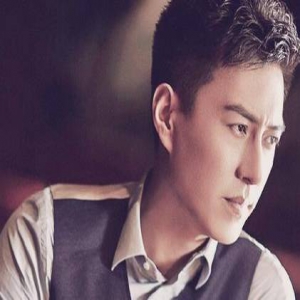 粉丝为“琅琊阁主”靳东庆生：陪伴是最长情的告白