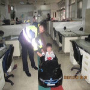 台湾4岁男童想吃麦当劳 开玩具车狂飙3公里