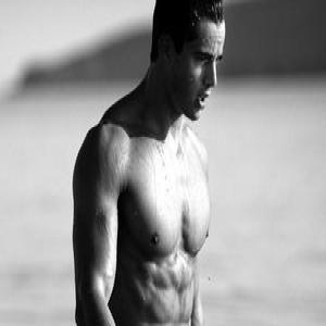 推翻书呆标签 全球最性感数学老师兼职模特