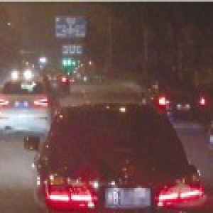 六小龄童遇疯狂别车 网友：没亮金箍棒算对方命大