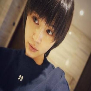 这是怎么了？王子文晒呆萌照感慨：自恋在离我远去