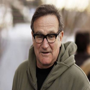 机场要求“丢掉丈夫骨灰” 她转头大哭…