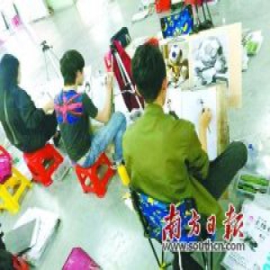 艺考冲刺：美术考生每天苦练十几小时