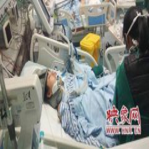 高二女生坠床昏迷想领师生捐款 学校：先签免责协议