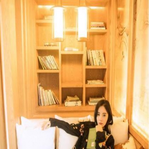 李小璐这样凹造型 竟然拍出了腿长一米八的效果…