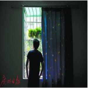 初中生强吻同学被停课 父亲称患阿斯伯格综合征