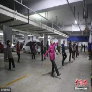 山东滨州发雾霾“红警” 地库成健身房
