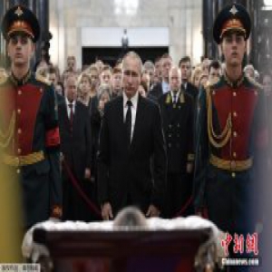 俄遇刺大使卡尔洛夫告别仪式举行 普京出席