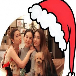 SHE重聚过圣诞 孕妈Ella挺孕肚出席