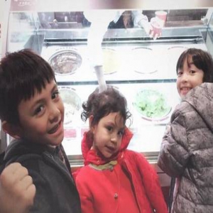 诺一霓娜夏天高颜值相聚 刘烨：媳妇带娃去玩