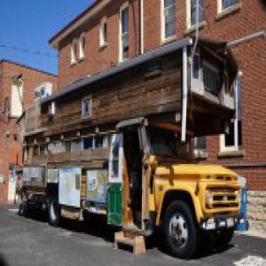 女教师自驾美国66号公路：想改变对女博士偏见