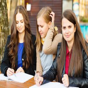 中国女学生为美国教授挡刀 获赞“大学的英雄”