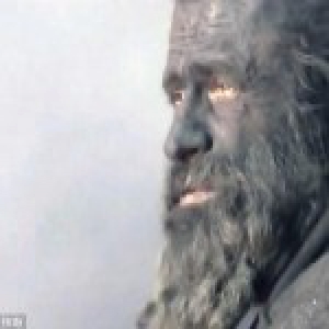 全身黢黑只有眼睛闪闪亮 “欧洲最脏的人”去世