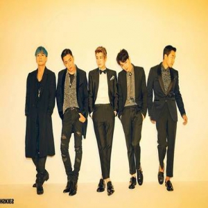 水晶男孩成员被曝虐待动物：拿胶带粘墙上