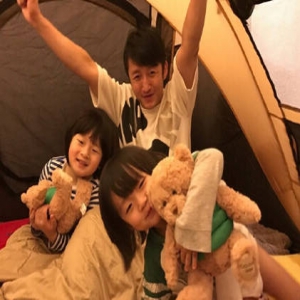 邹市明儿子轩轩换了新发型，和弟弟成复制粘贴脸(图)