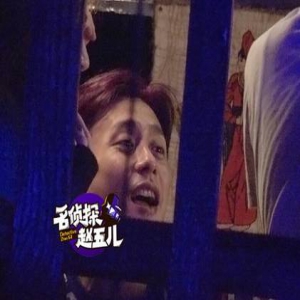 黄宗泽横店庆生嗨爆 炫酷烟花蛋糕城会玩