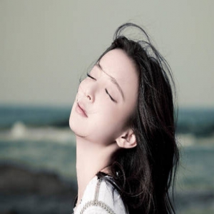 惊悚！歌手汪小敏收血淋淋人腿礼盒 当场被吓懵