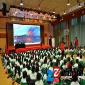 “书香童年”走进崇文小学 用读书为童年记忆增色