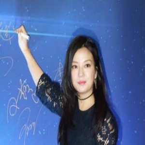 赵薇发起V爱慈善宴 募300万善款助疗白血病人