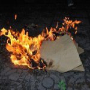 家人找到失联男子“遗体”办丧事 警察取证发现人没死