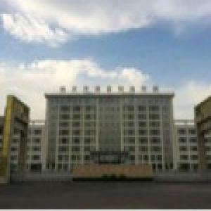 山东临沂财校一男生校内坠亡 警方正调查死因