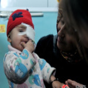 和田10月大女婴跌下摇篮左眼被扎伤 眼球或不保